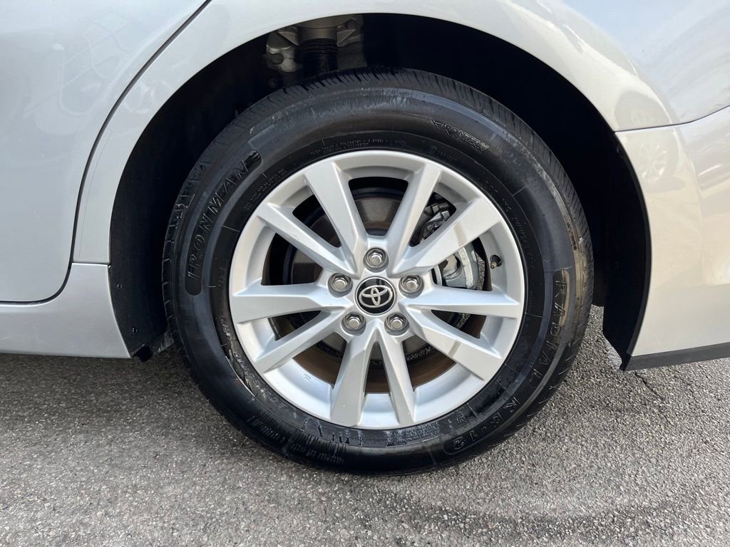Used 2025 Toyota Camry LE image 8