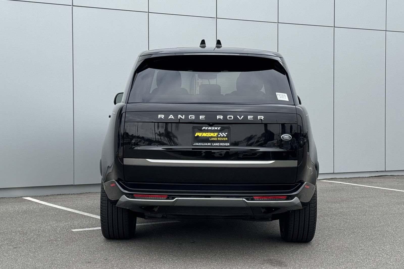 Used 2023 Land Rover Range Rover SE AWD/4WD image 4