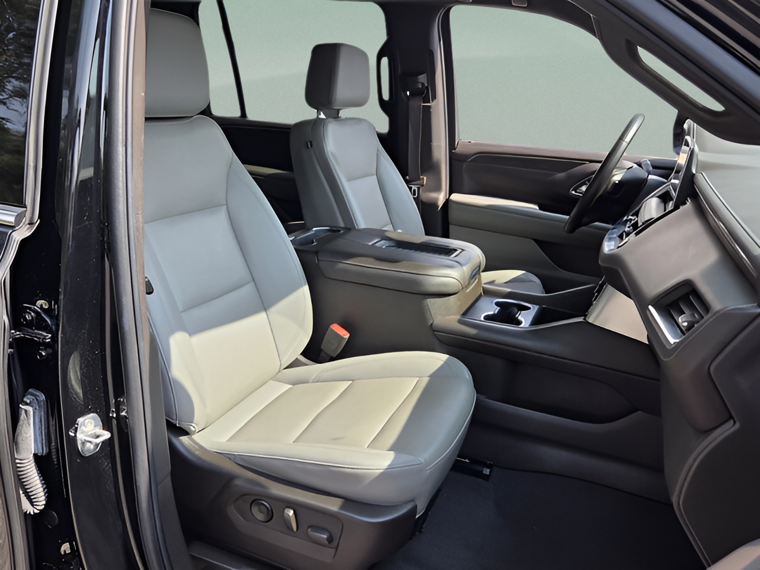 Certified 2024 Chevrolet Suburban LT RWD image 15