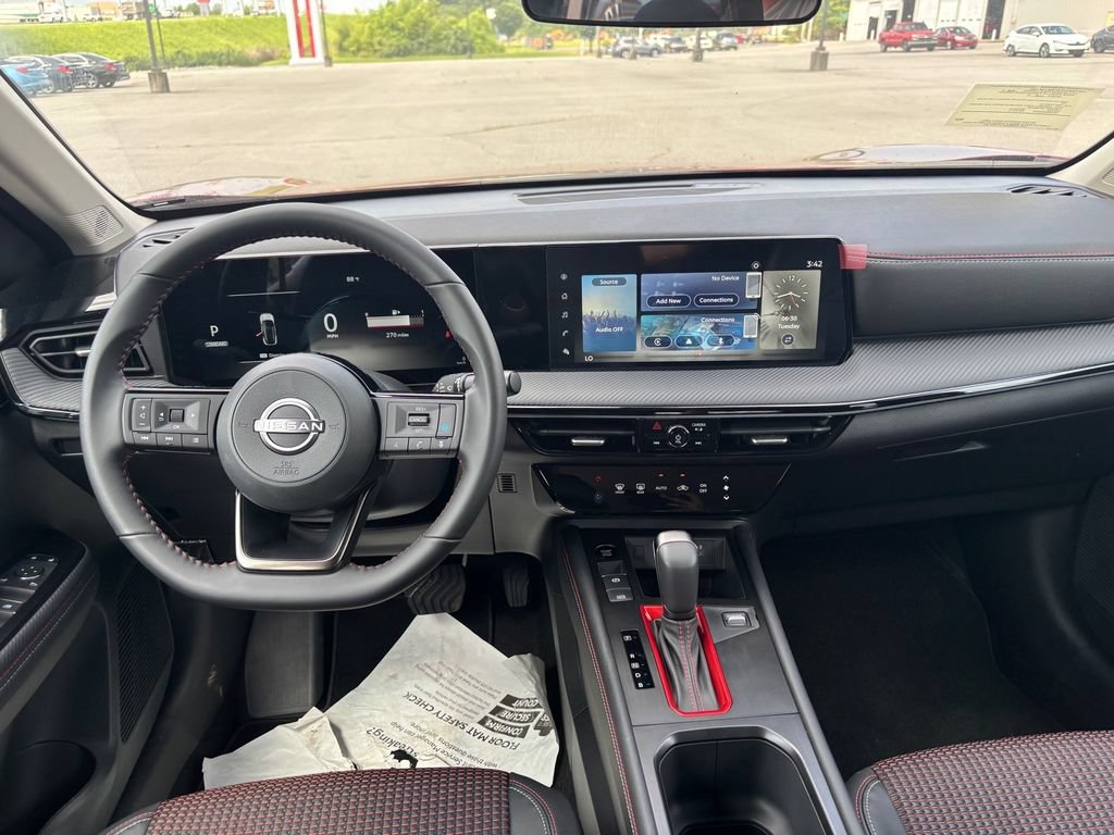 New 2025 Nissan Kicks SR FWD image 16