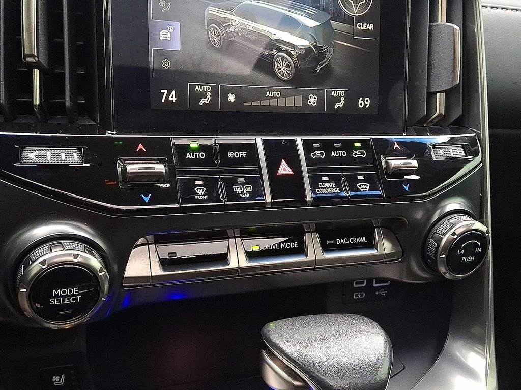 Used 2023 Lexus LX 600 4WD w/ Appearance Package image 10