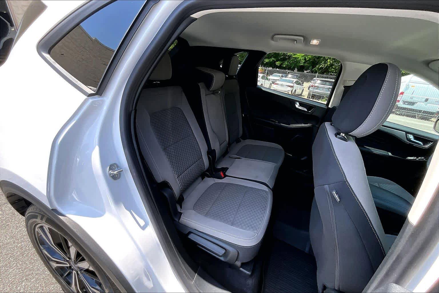 Used 2021 Ford Escape SE w/ SE Sport Appearance Package FWD image 19