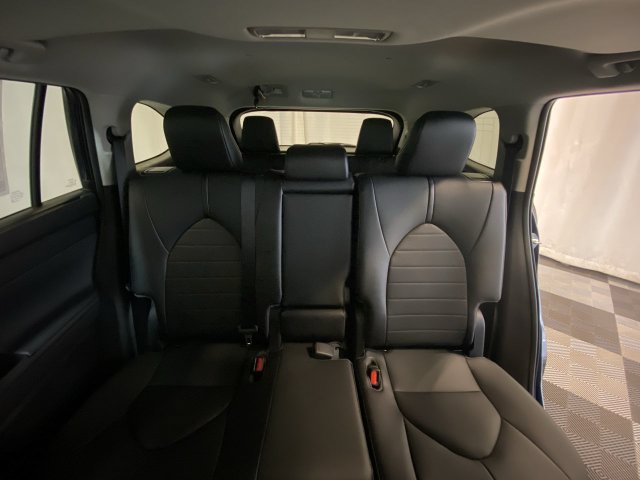 Used 2021 Toyota Highlander XLE AWD/4WD image 26