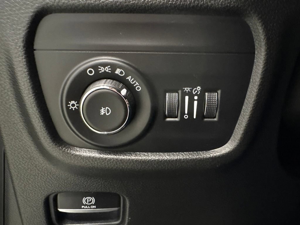 Used 2021 Jeep Grand Cherokee L Limited AWD/4WD image 25