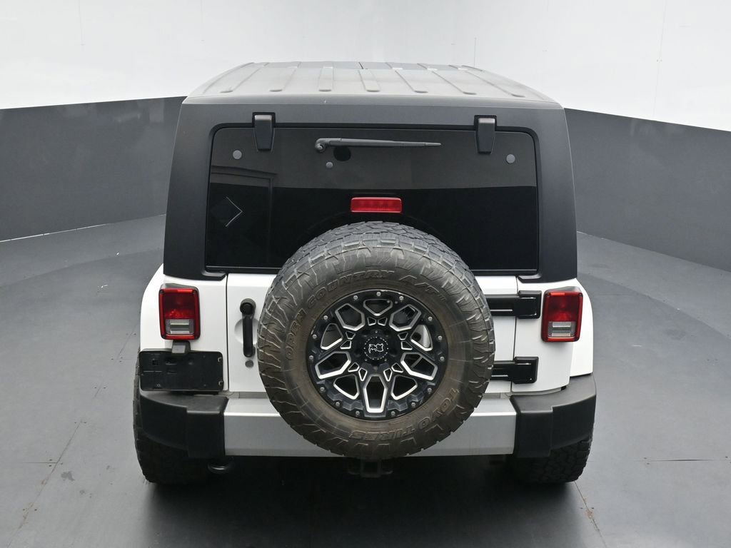 Used 2015 Jeep Wrangler Unlimited Sahara w/ Connectivity Group AWD/4WD image 16