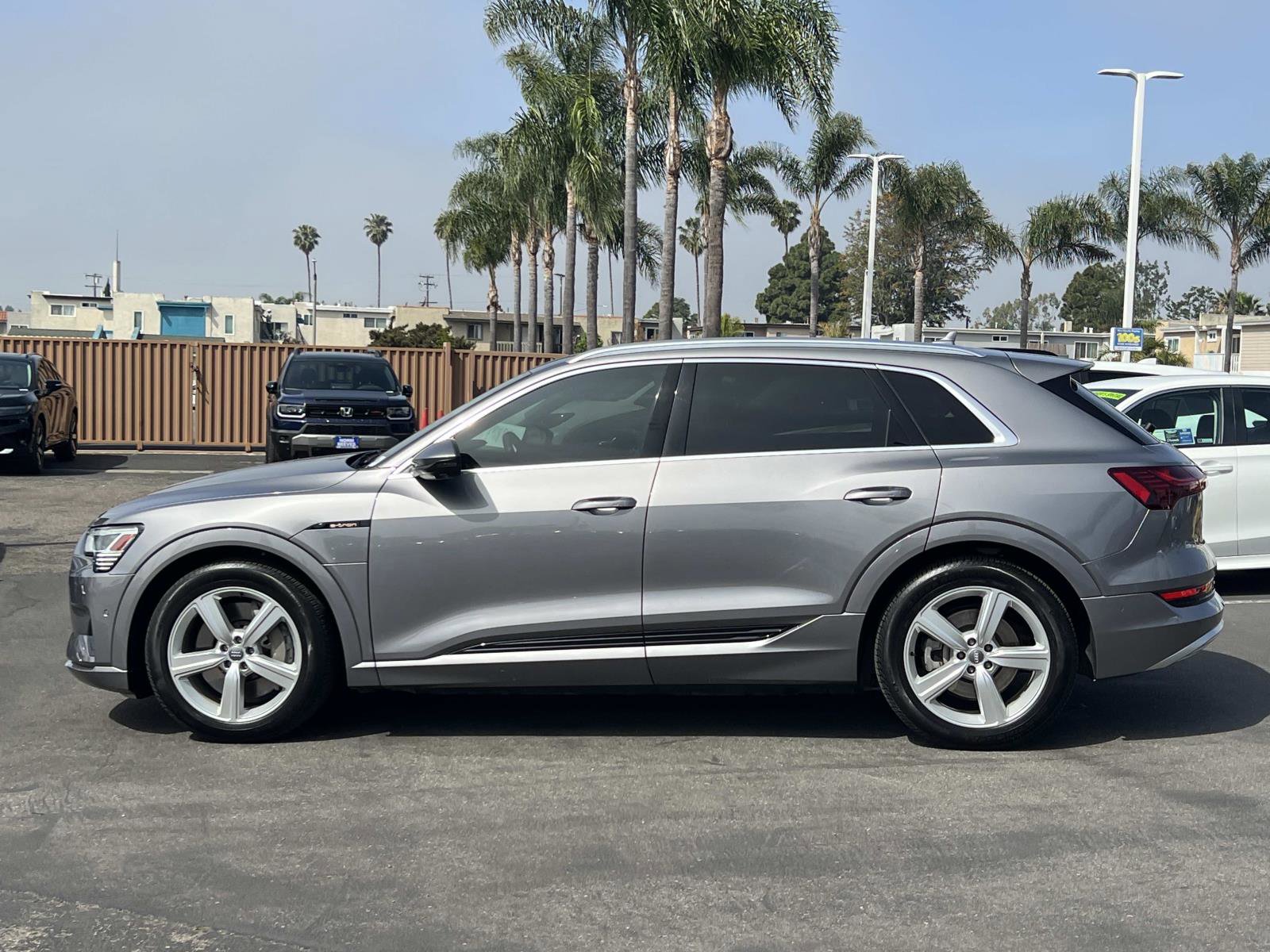 Used 2019 Audi e-tron Premium Plus image 2