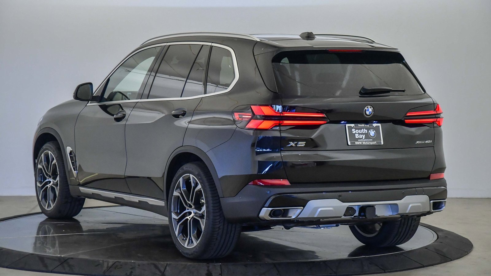 New 2026 BMW X5 xDrive40i w/ Premium Package image 2