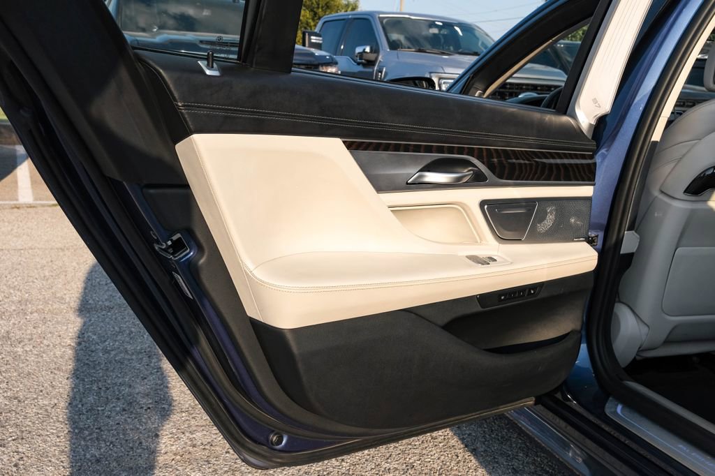 Used 2019 BMW ALPINA B7 xDrive w/ Luxury Rear Seating Package image 46