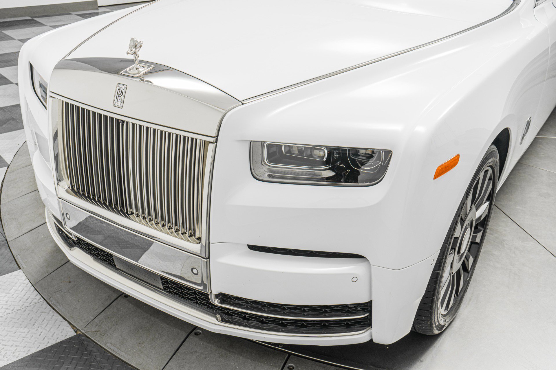 Used 2023 Rolls-Royce Phantom Sedan image 38