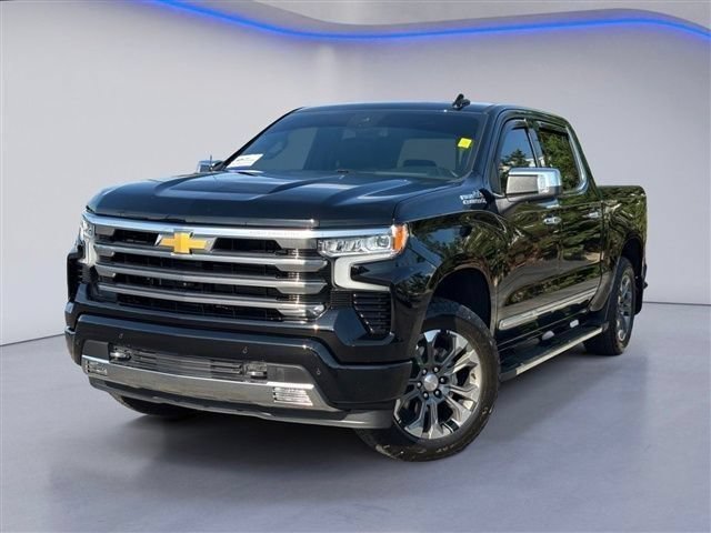 Used 2025 Chevrolet Silverado 1500 High Country w/ Z71 Off-Road Package AWD/4WD image 2