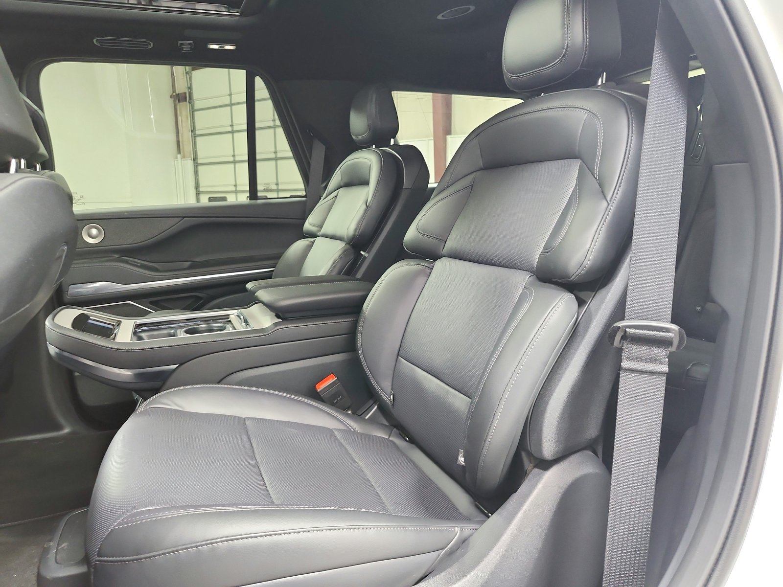 Used 2026 Lincoln Navigator Reserve w/ Jet Appearance Package AWD/4WD image 12