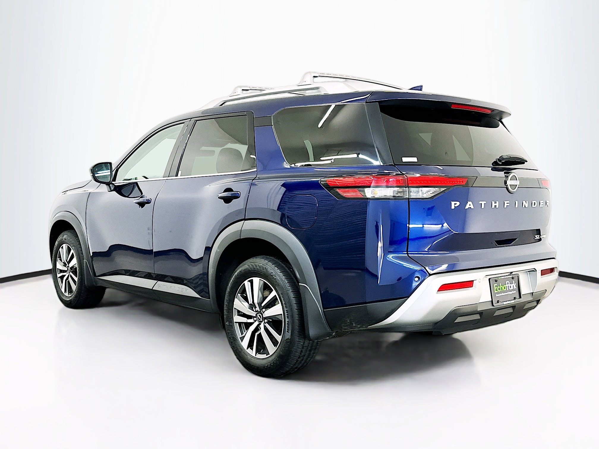 Used 2024 Nissan Pathfinder SL image 5