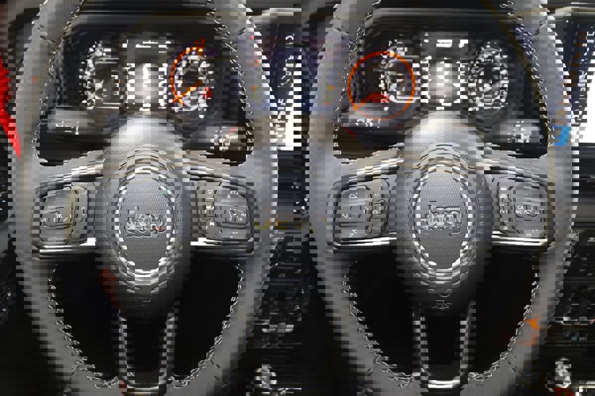 Used 2025 Jeep Gladiator Mojave image 34