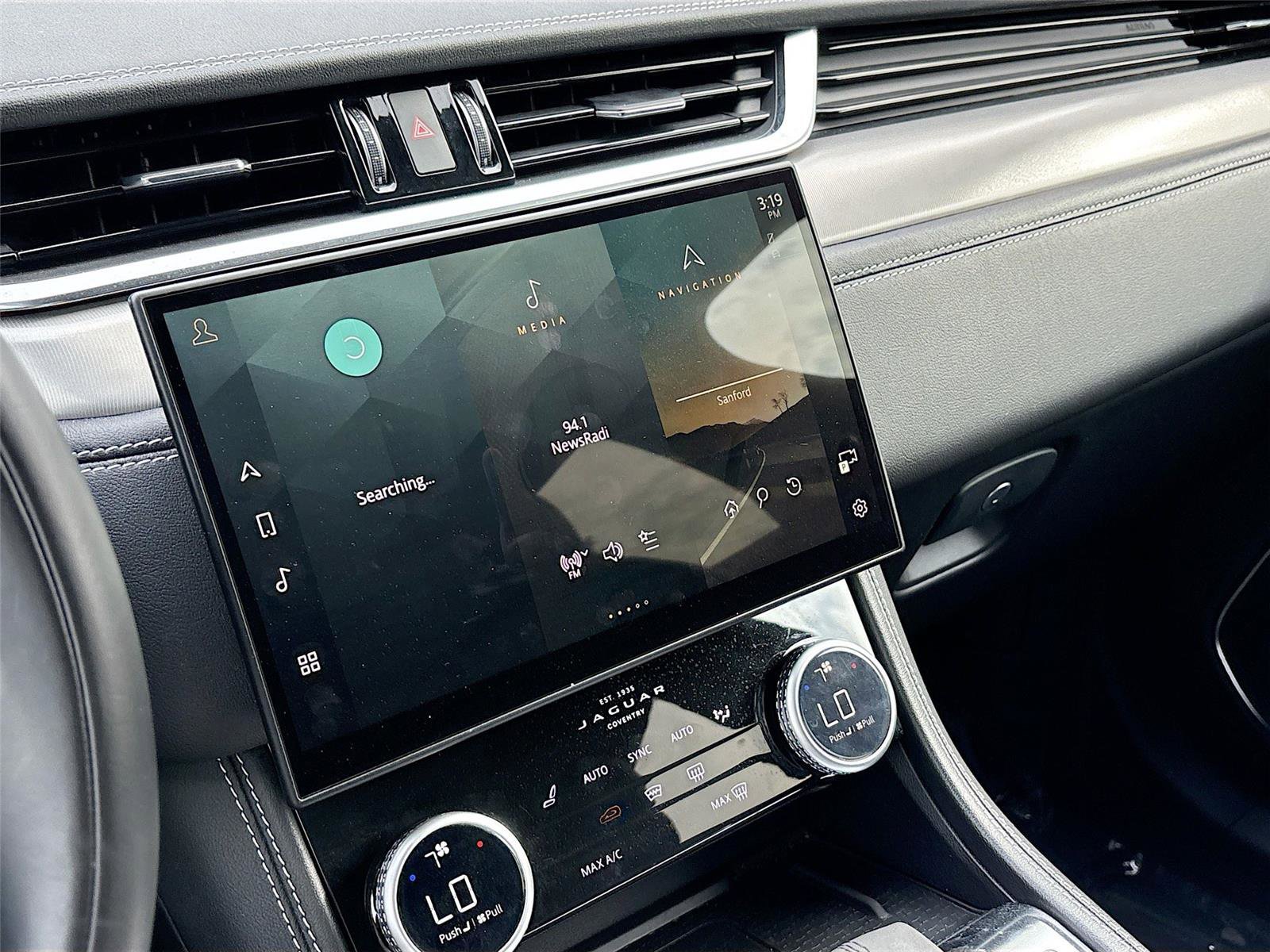 Used 2024 Jaguar F-PACE R-Dynamic S image 13