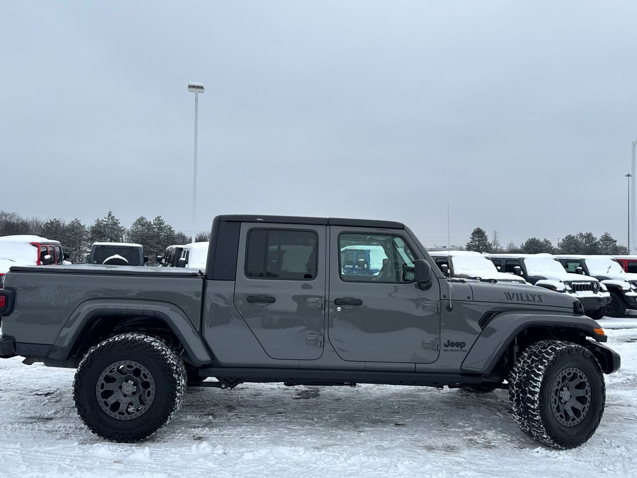 Used 2022 Jeep Gladiator Sport image 2