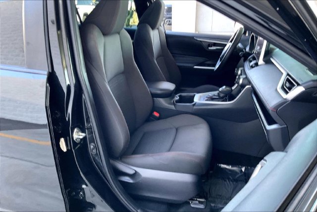 Used 2024 Toyota RAV4 SE w/ Weather & Moonroof Package AWD/4WD image 6