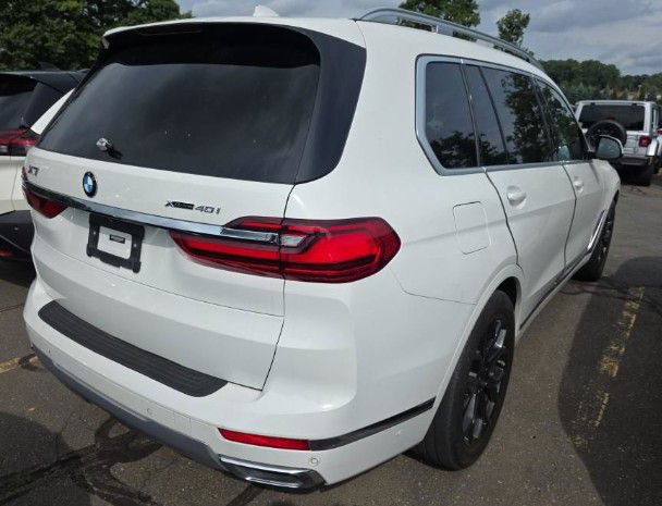 Used 2020 BMW X7 xDrive40i w/ Cold Weather Package AWD/4WD image 3