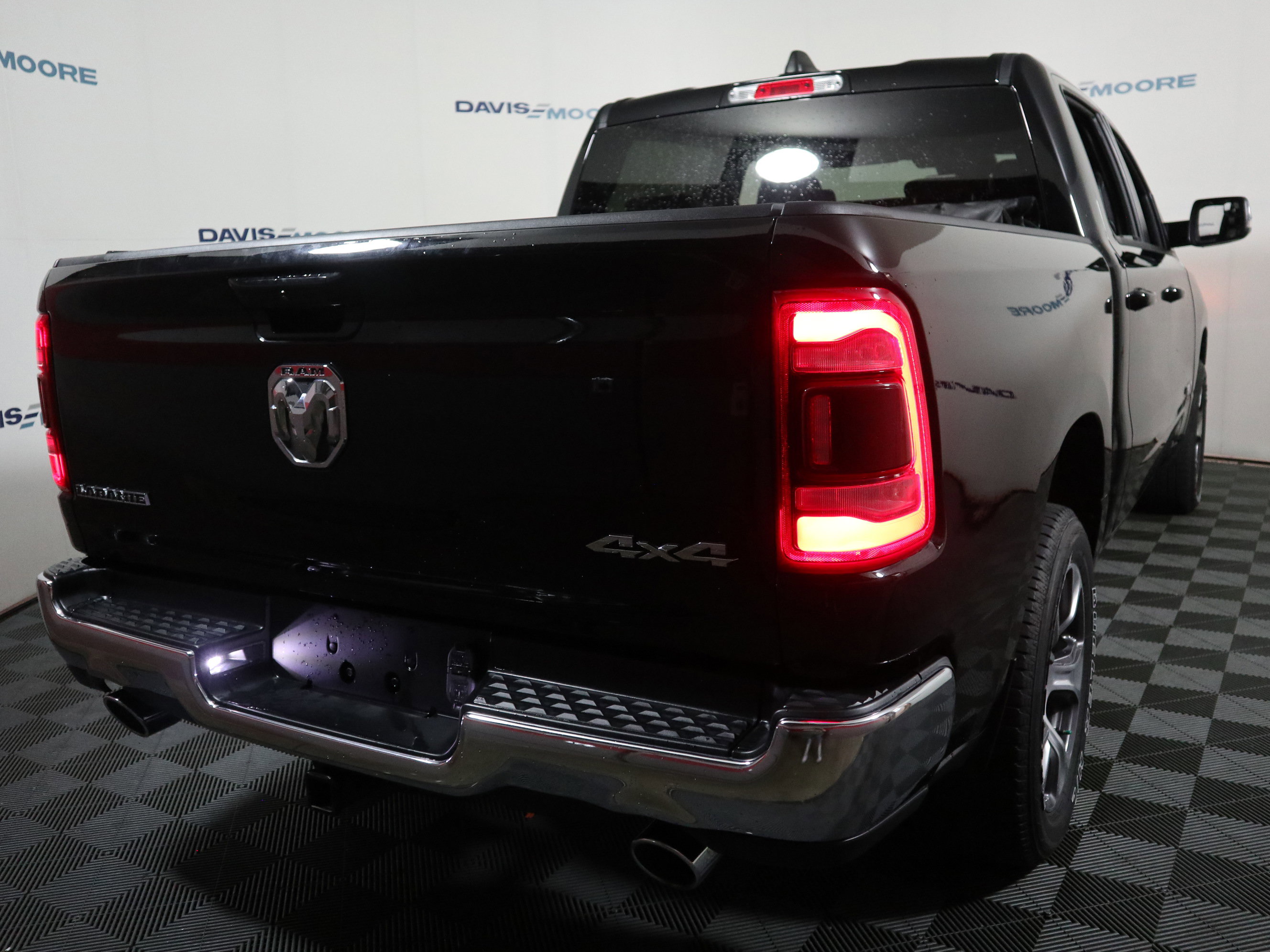 Used 2023 RAM 1500 Laramie AWD/4WD image 6