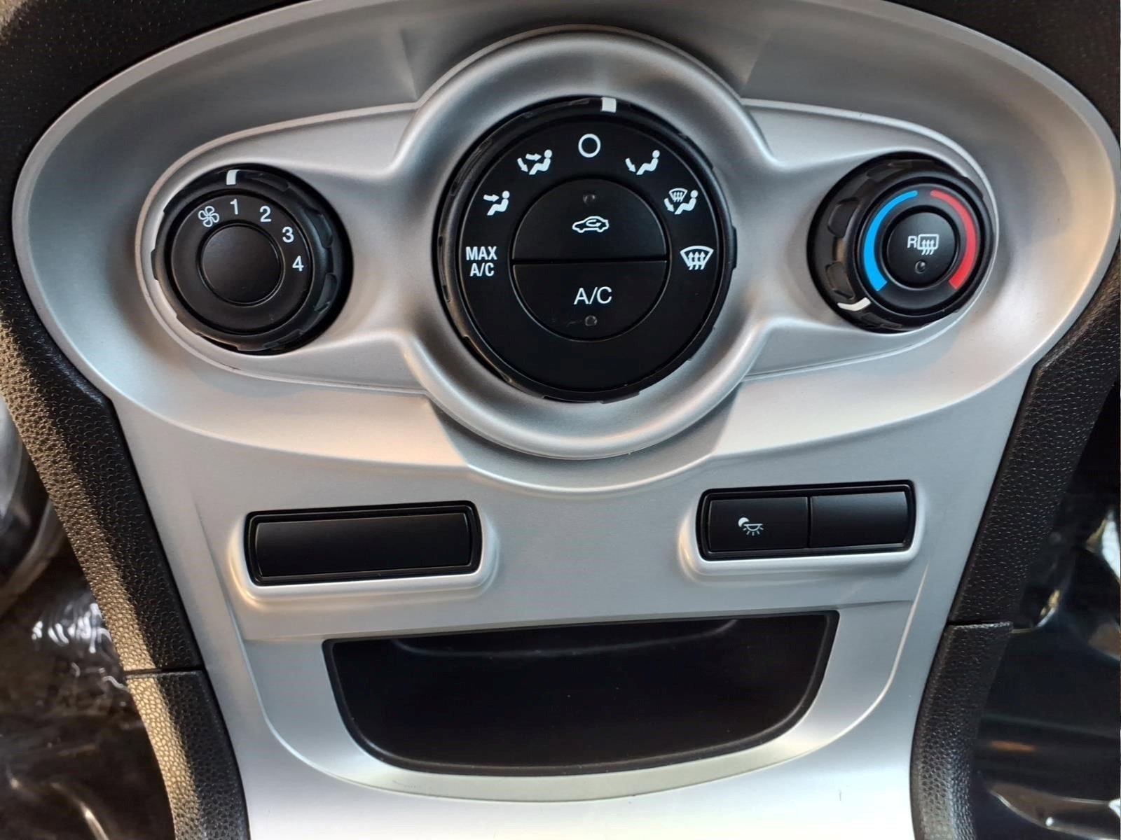 Used 2016 Ford Fiesta SE FWD image 19