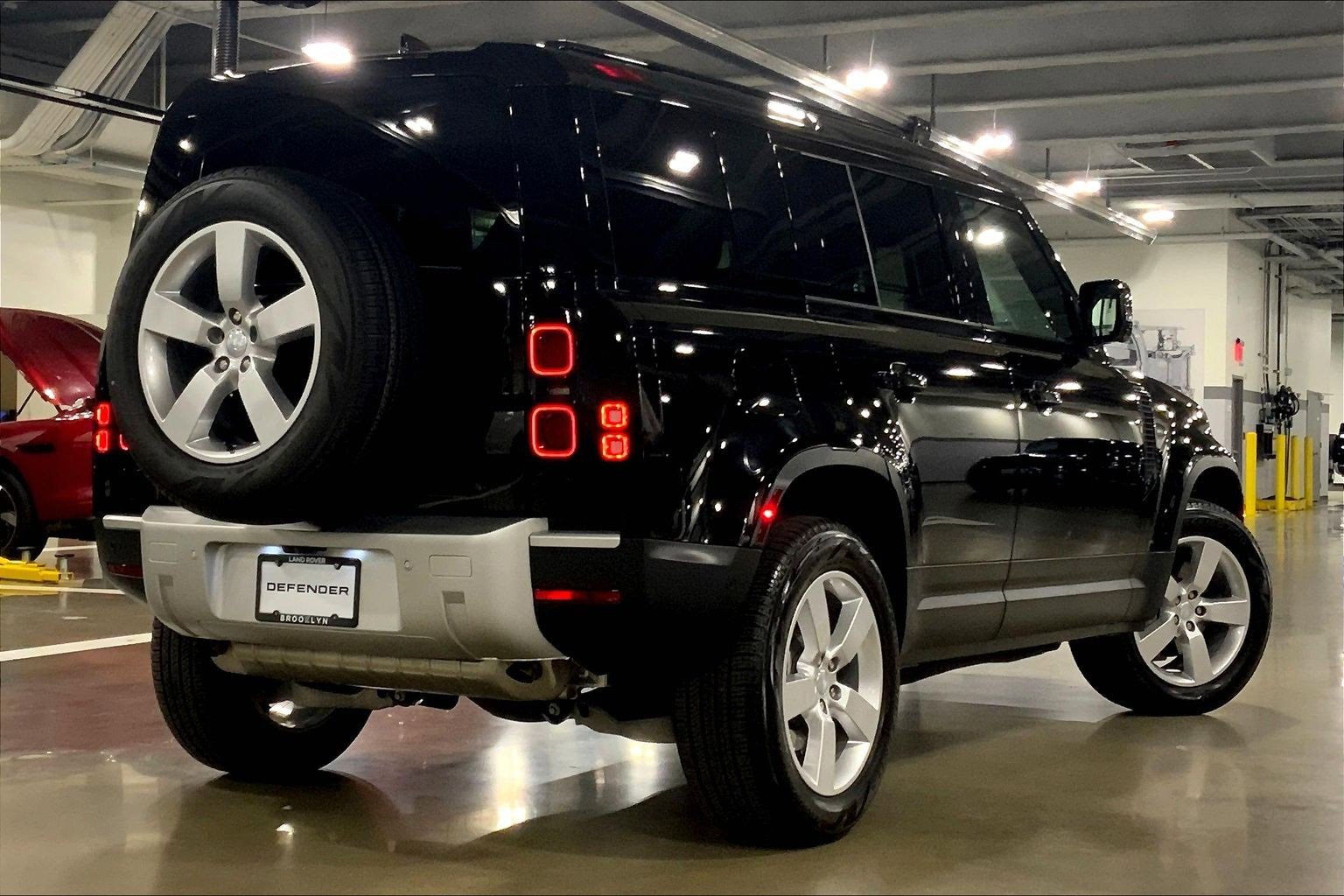 Used 2025 Land Rover Defender 110 S image 12