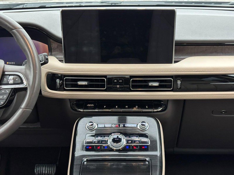 Used 2023 Lincoln Nautilus Reserve image 13