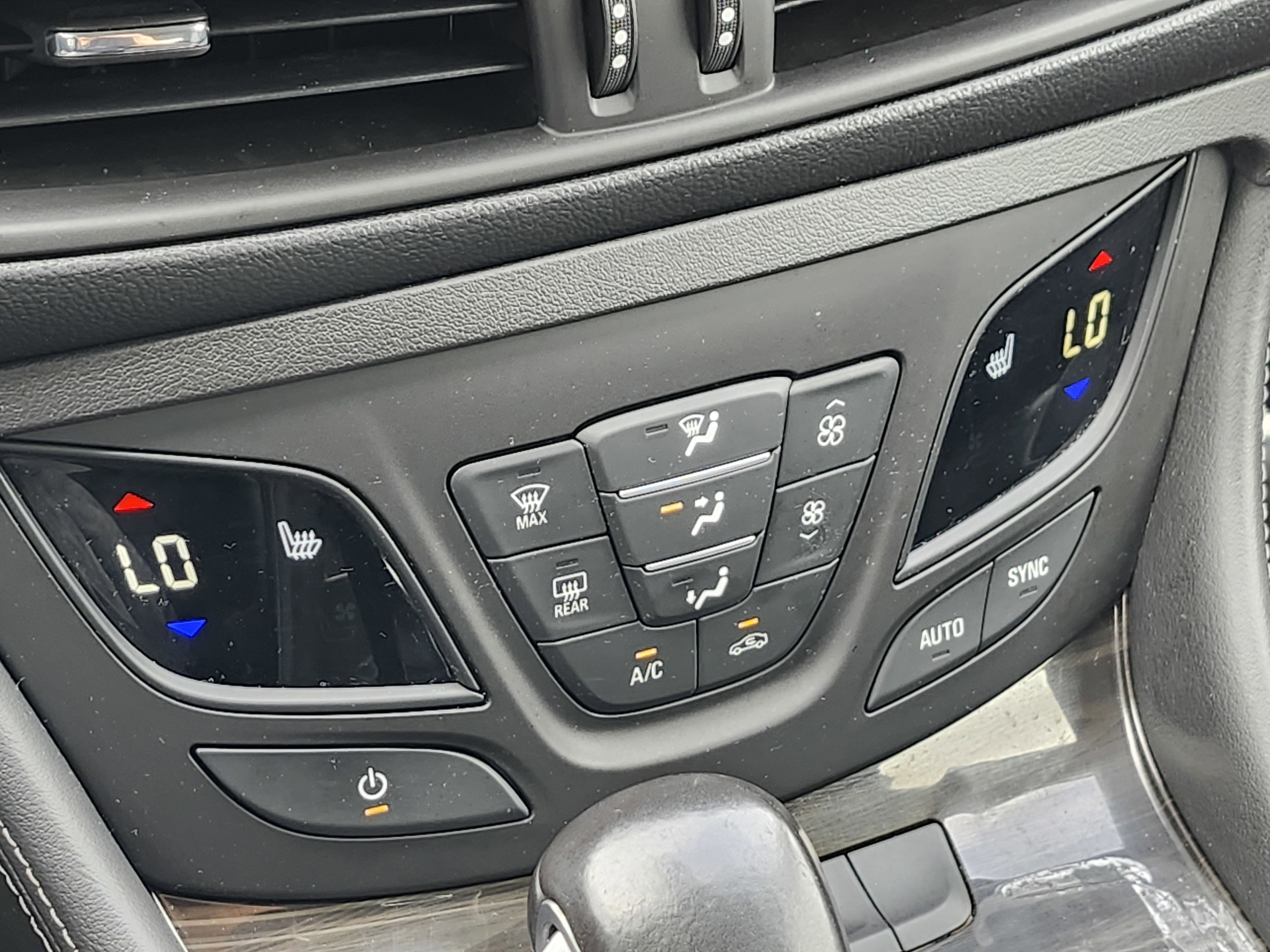 Used 2020 Buick Envision Essence image 31