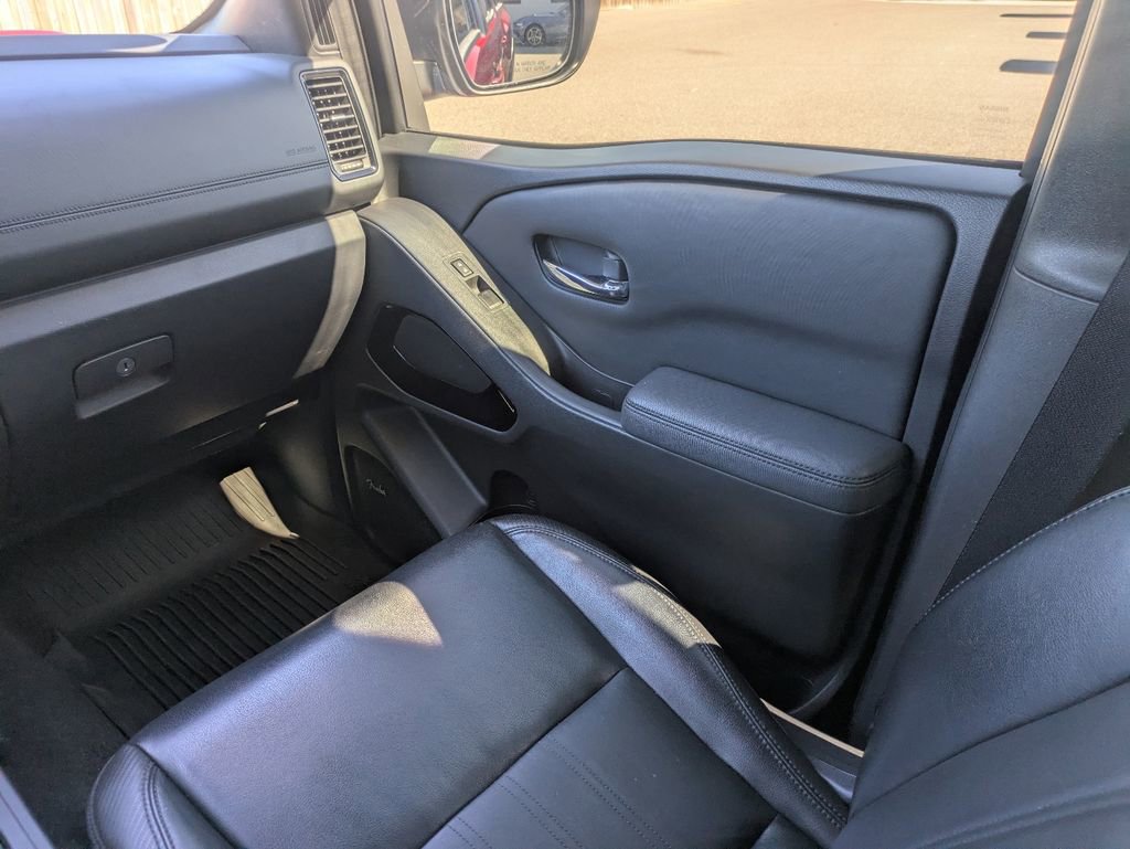 Used 2022 Nissan Frontier PRO-4X w/ Pro-4X Premium Package AWD/4WD image 17