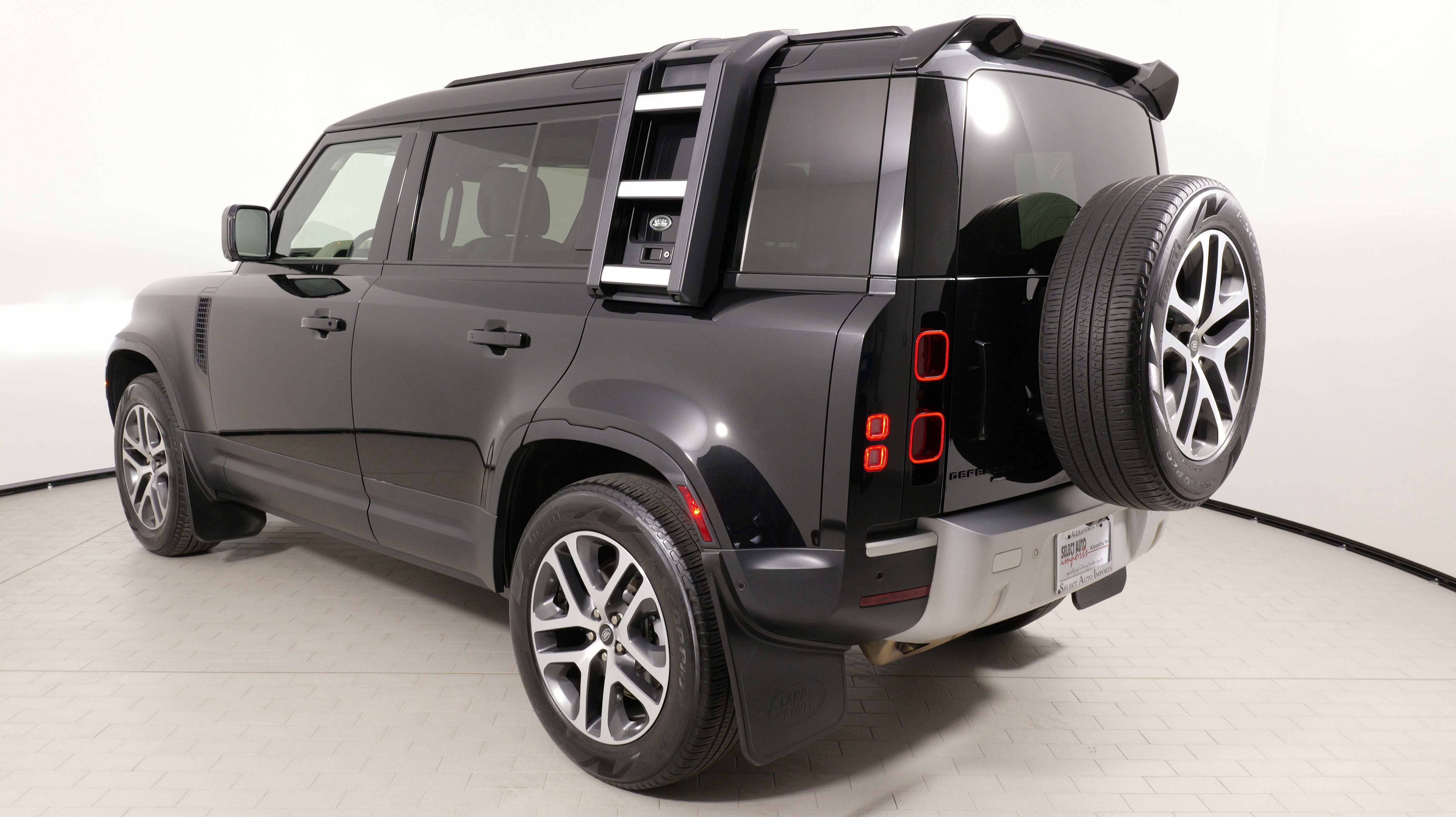 Used 2022 Land Rover Defender 110 SE image 16