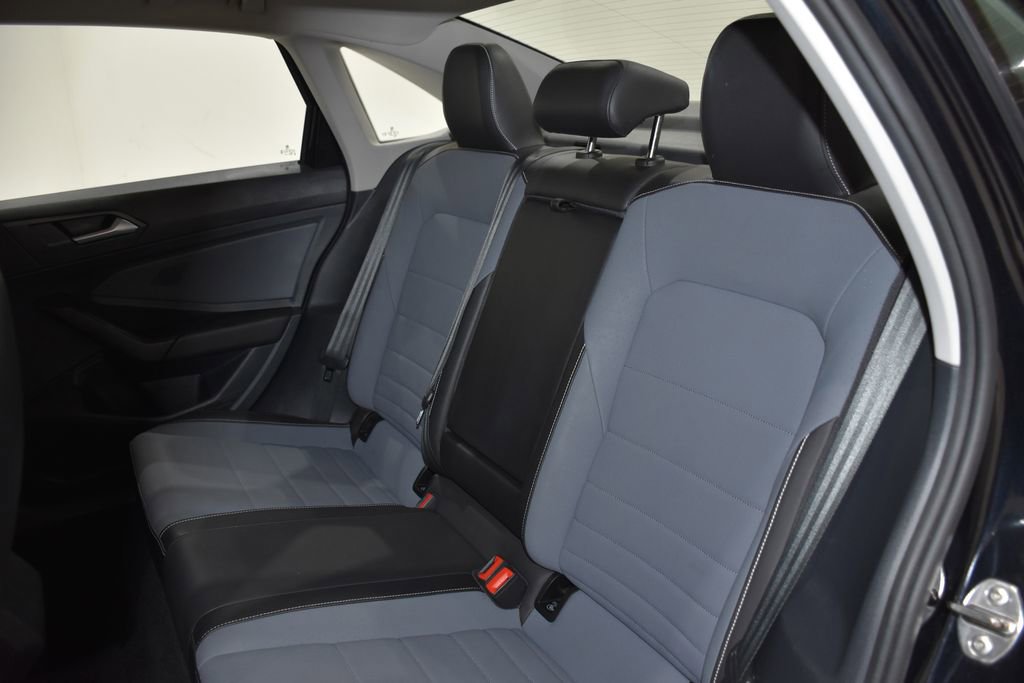 Used 2025 Volkswagen Jetta SE image 28