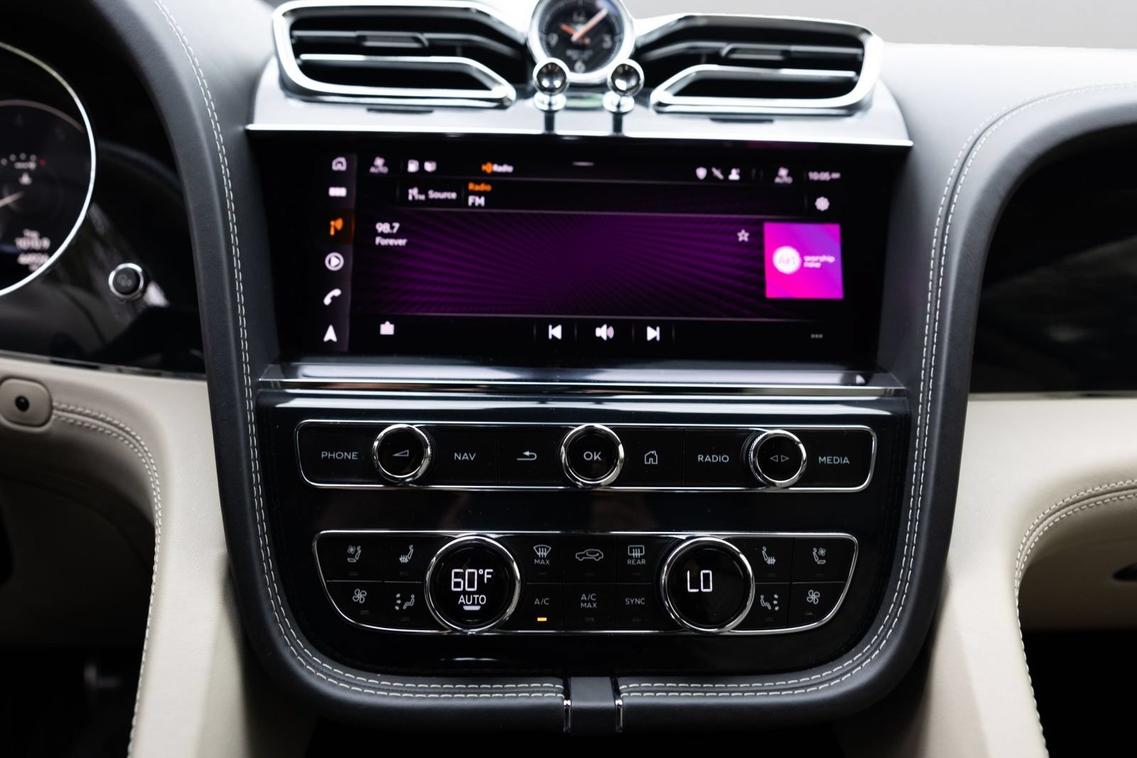 Used 2021 Bentley Bentayga w/ First Edition Specification AWD/4WD image 18