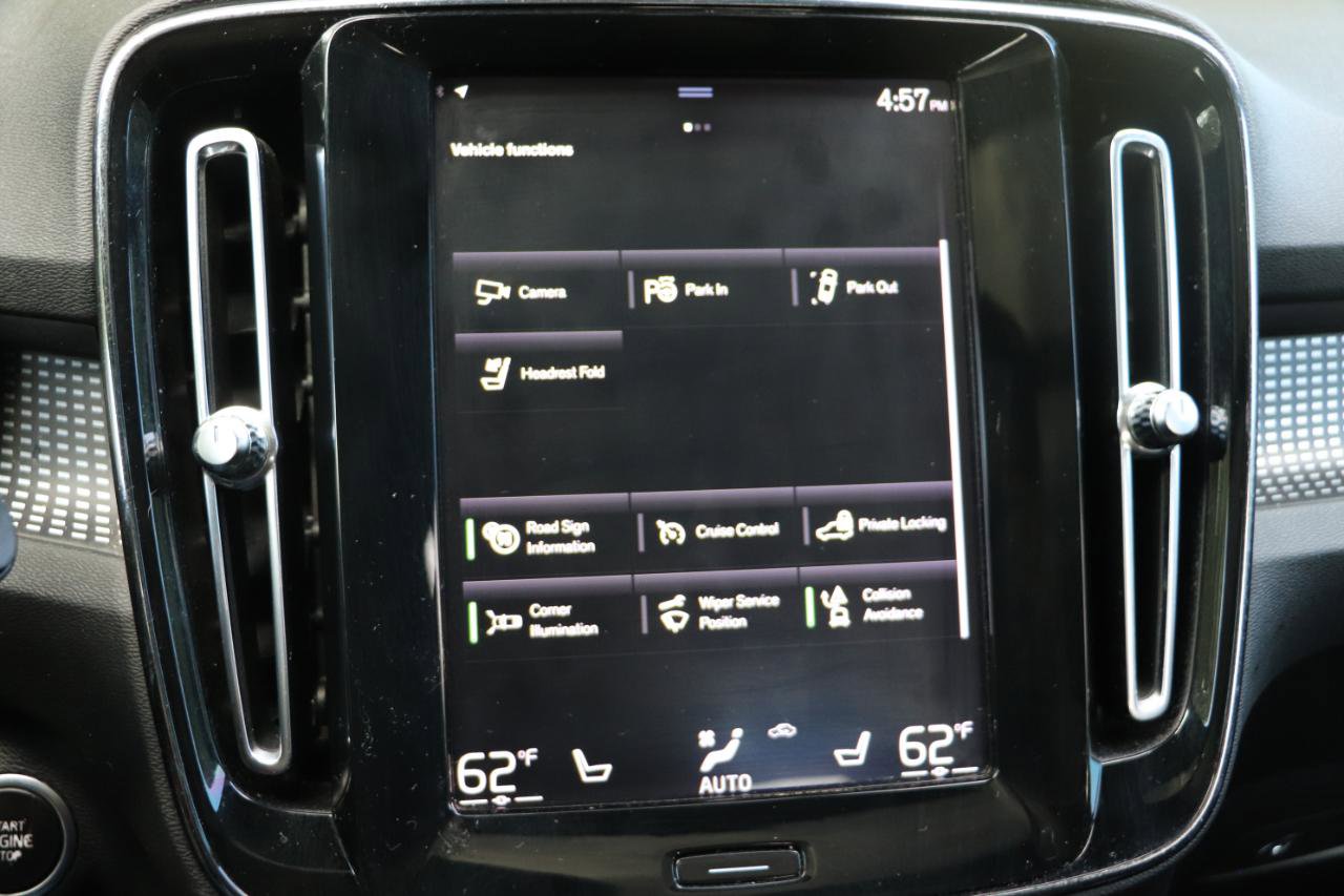 Used 2019 Volvo XC40 T4 R-Design FWD image 17