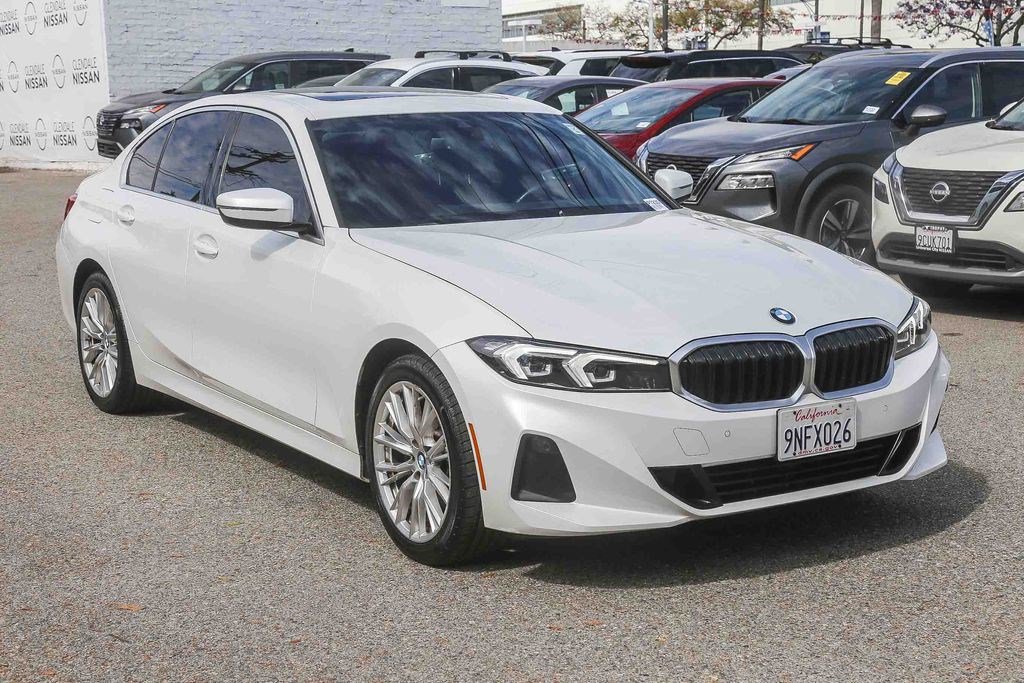 Used 2024 BMW 330i Sedan w/ Convenience Package RWD image 3