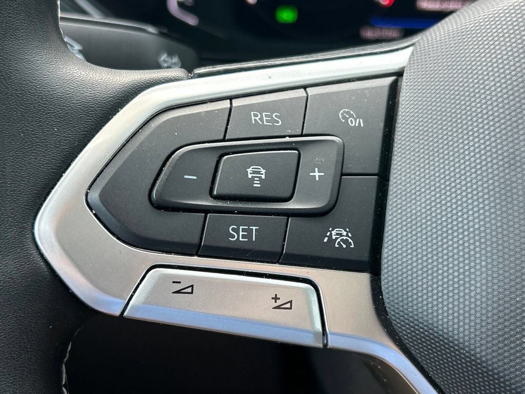 Certified 2023 Volkswagen Taos SEL AWD/4WD image 28