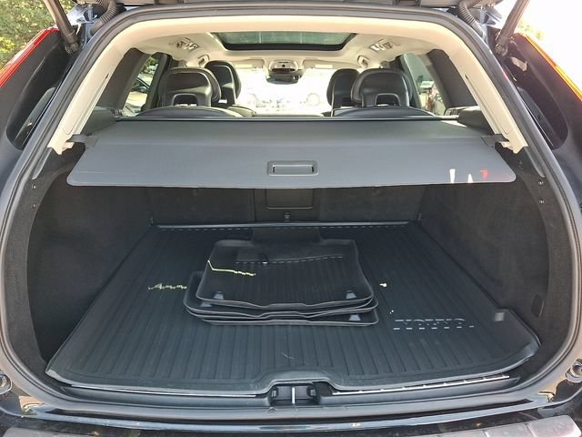 Used 2018 Volvo XC60 T5 Momentum w/ Vision Package AWD/4WD image 29
