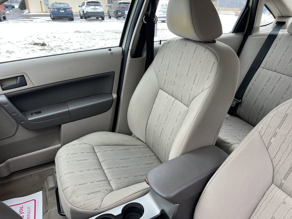 Used 2011 Ford Focus SE image 9