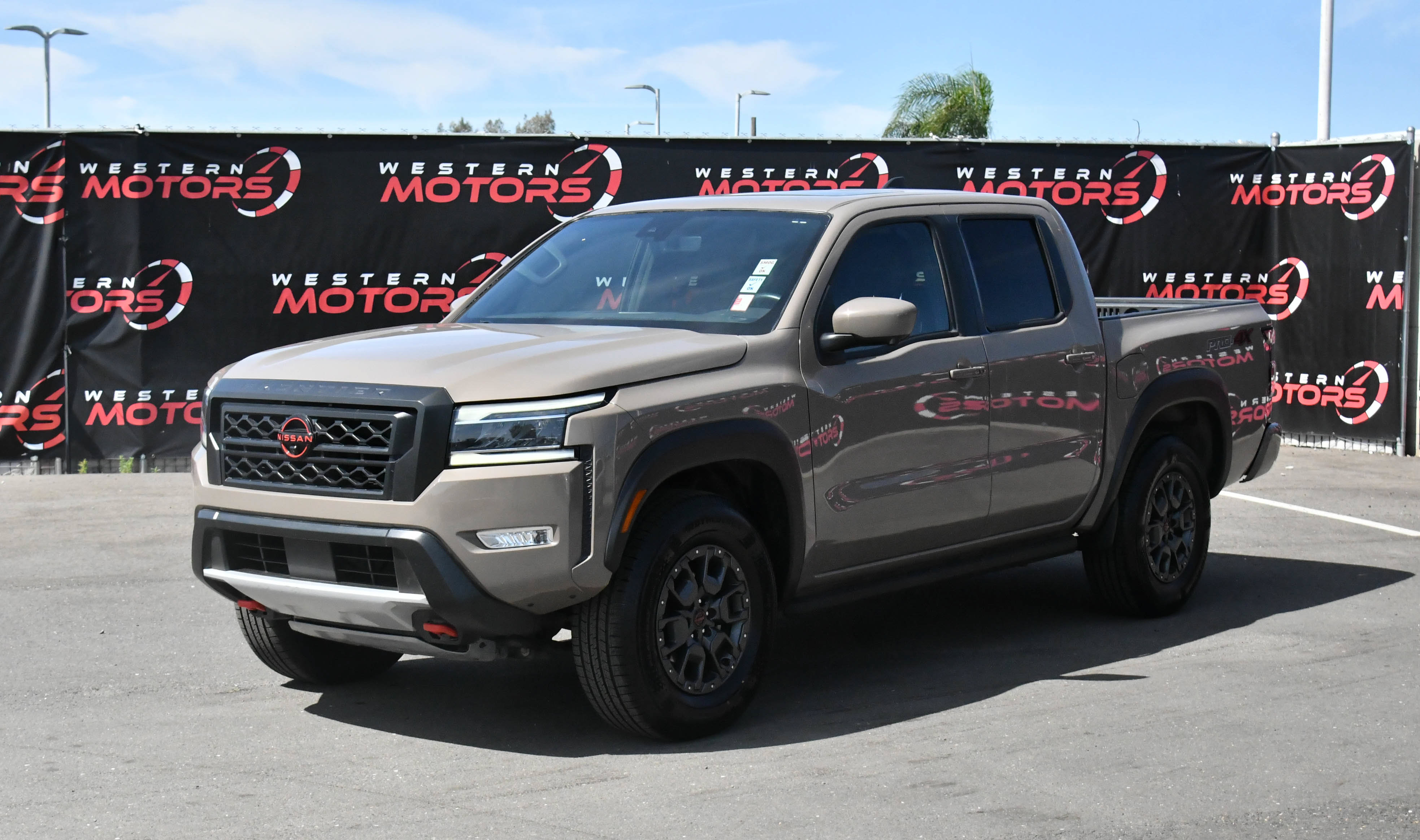 Used 2023 Nissan Frontier PRO-4X w/ Pro-4X Premium Package AWD/4WD image 3