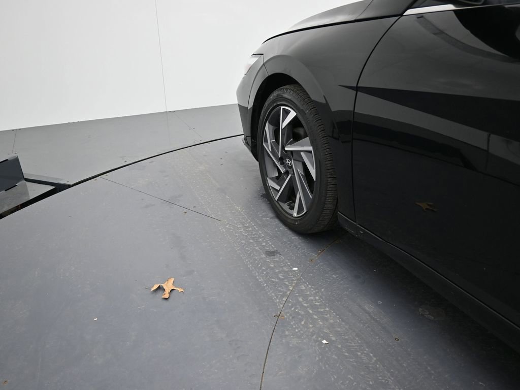 Used 2025 Hyundai Elantra SEL image 10