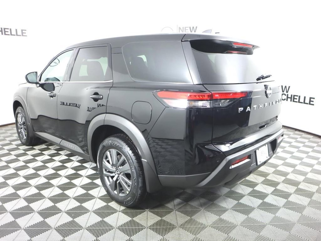 Certified 2025 Nissan Pathfinder S image 5