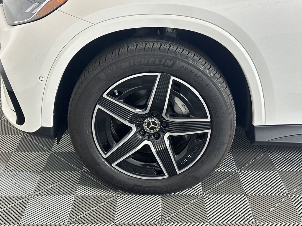 Used 2025 Mercedes-Benz GLC 300 4MATIC image 12