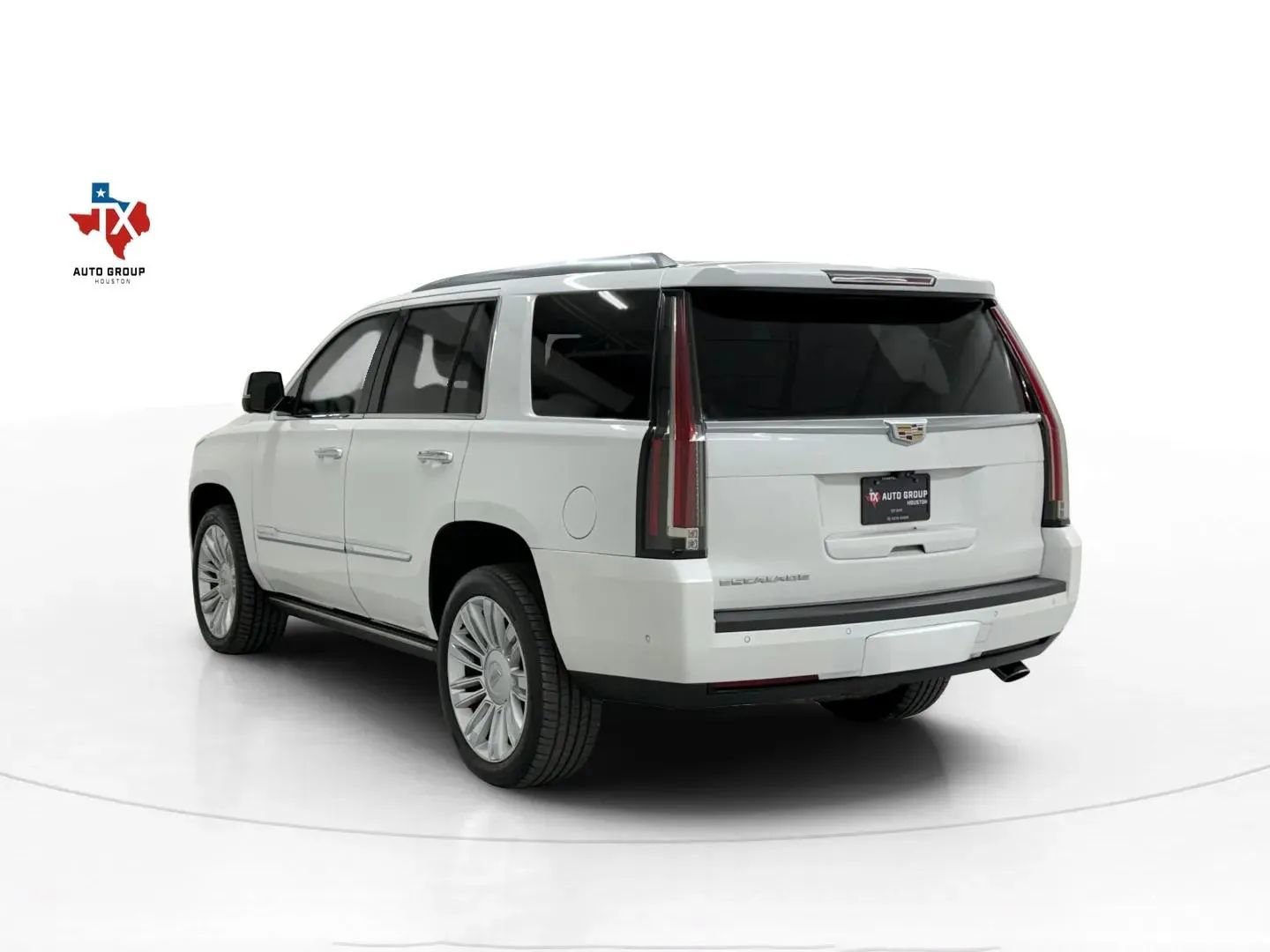 Used 2019 Cadillac Escalade Platinum image 4