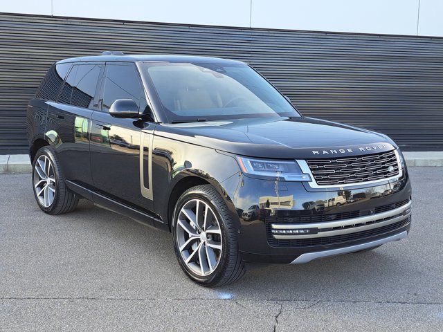 Used 2025 Land Rover Range Rover SE AWD/4WD image 2