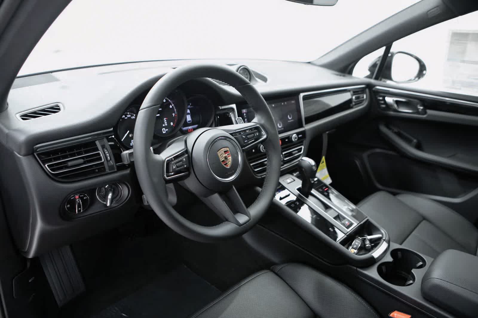 Used 2026 Porsche Macan AWD/4WD image 5