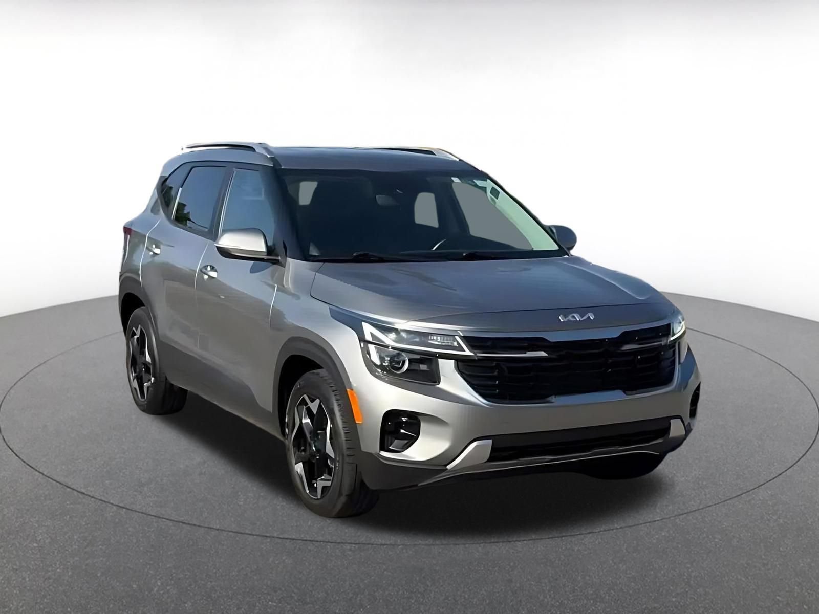 Used 2025 Kia Seltos S FWD image 3