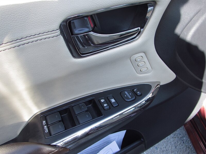 Used 2014 Toyota Avalon Limited w/ Technology Package FWD image 22