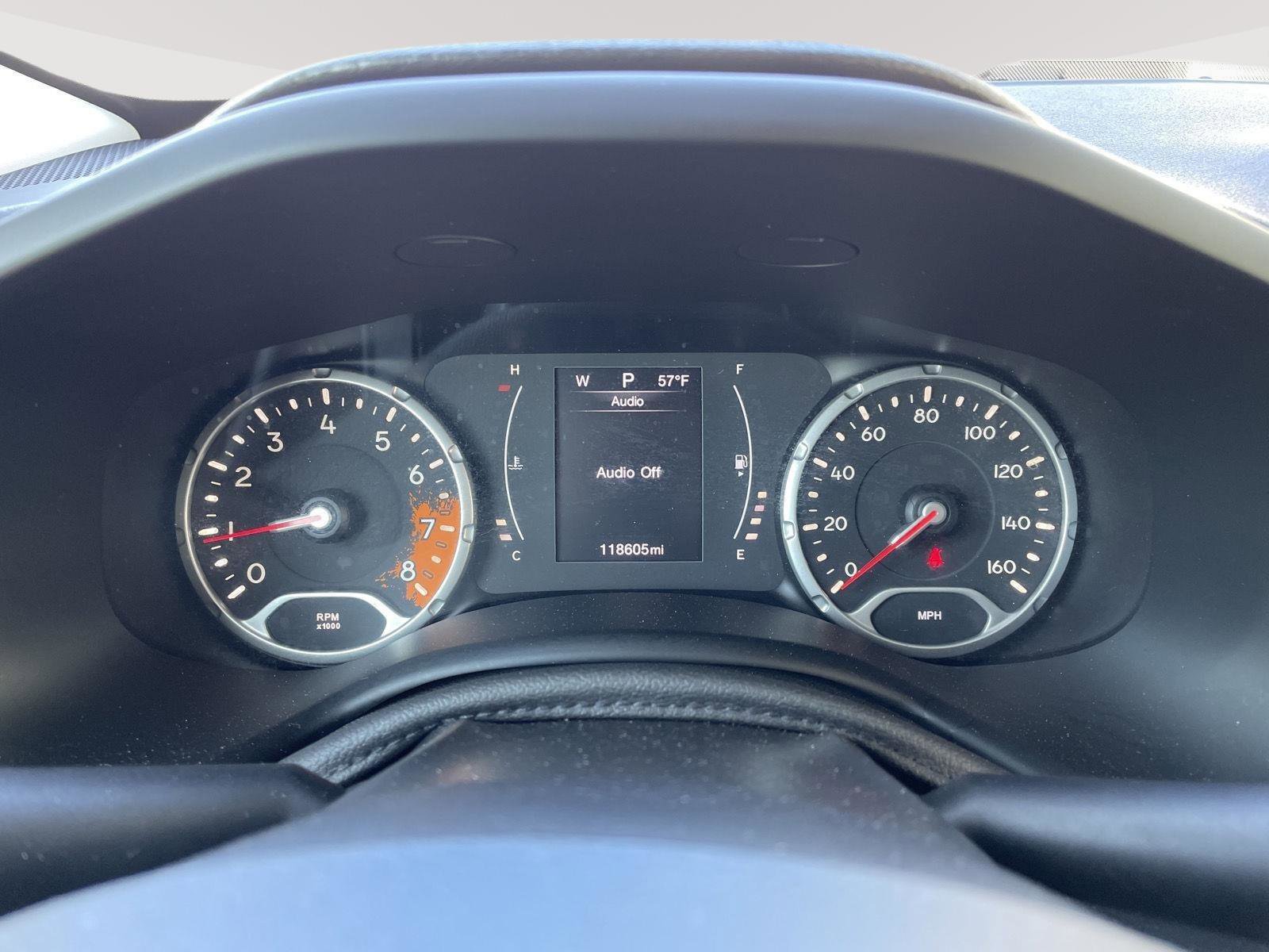 Used 2015 Jeep Renegade Latitude AWD/4WD image 2