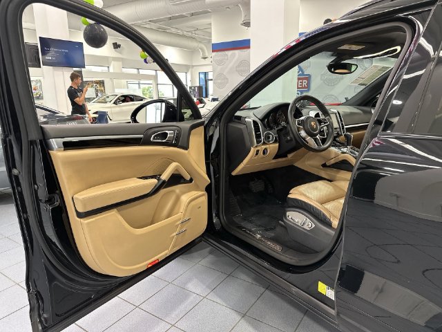Used 2018 Porsche Cayenne Platinum Edition AWD/4WD image 22