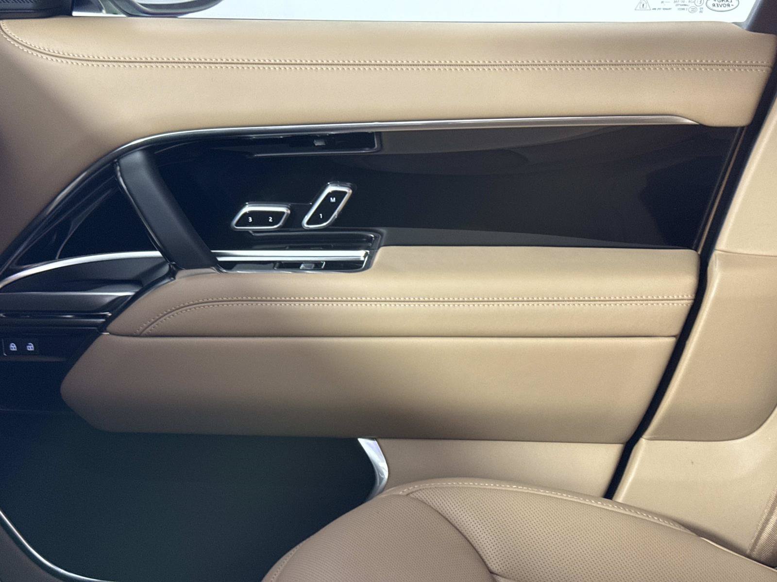 New 2026 Land Rover Range Rover Autobiography AWD/4WD image 24
