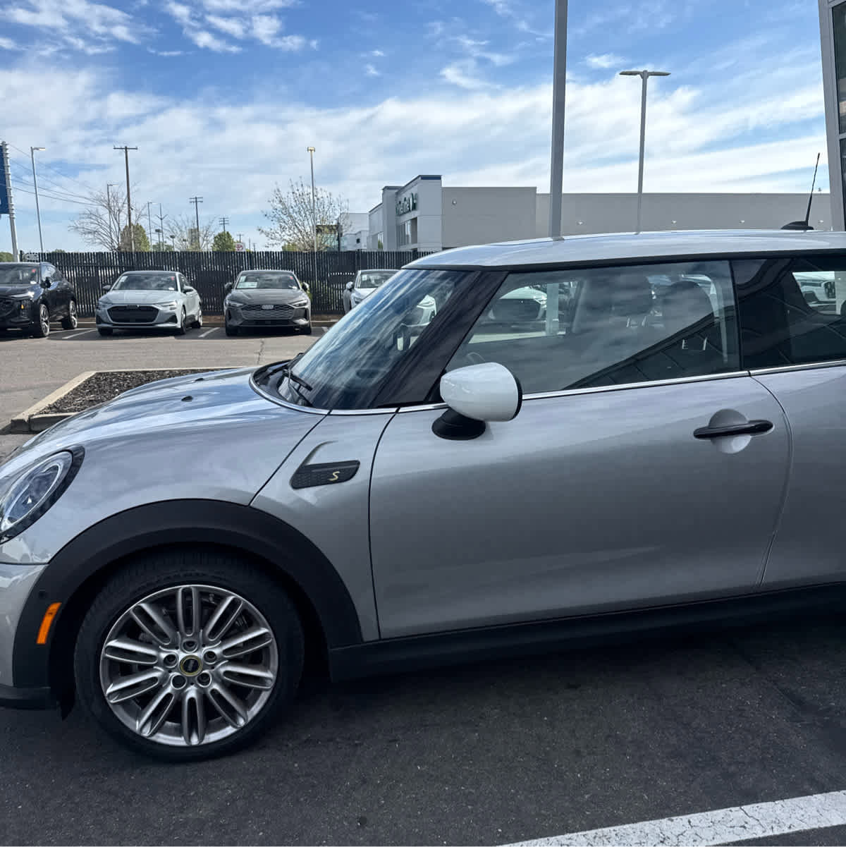 Used 2024 MINI Cooper SE image 3