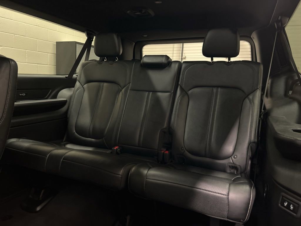 Used 2024 Jeep Wagoneer L Series II w/ Convenience Group I image 10