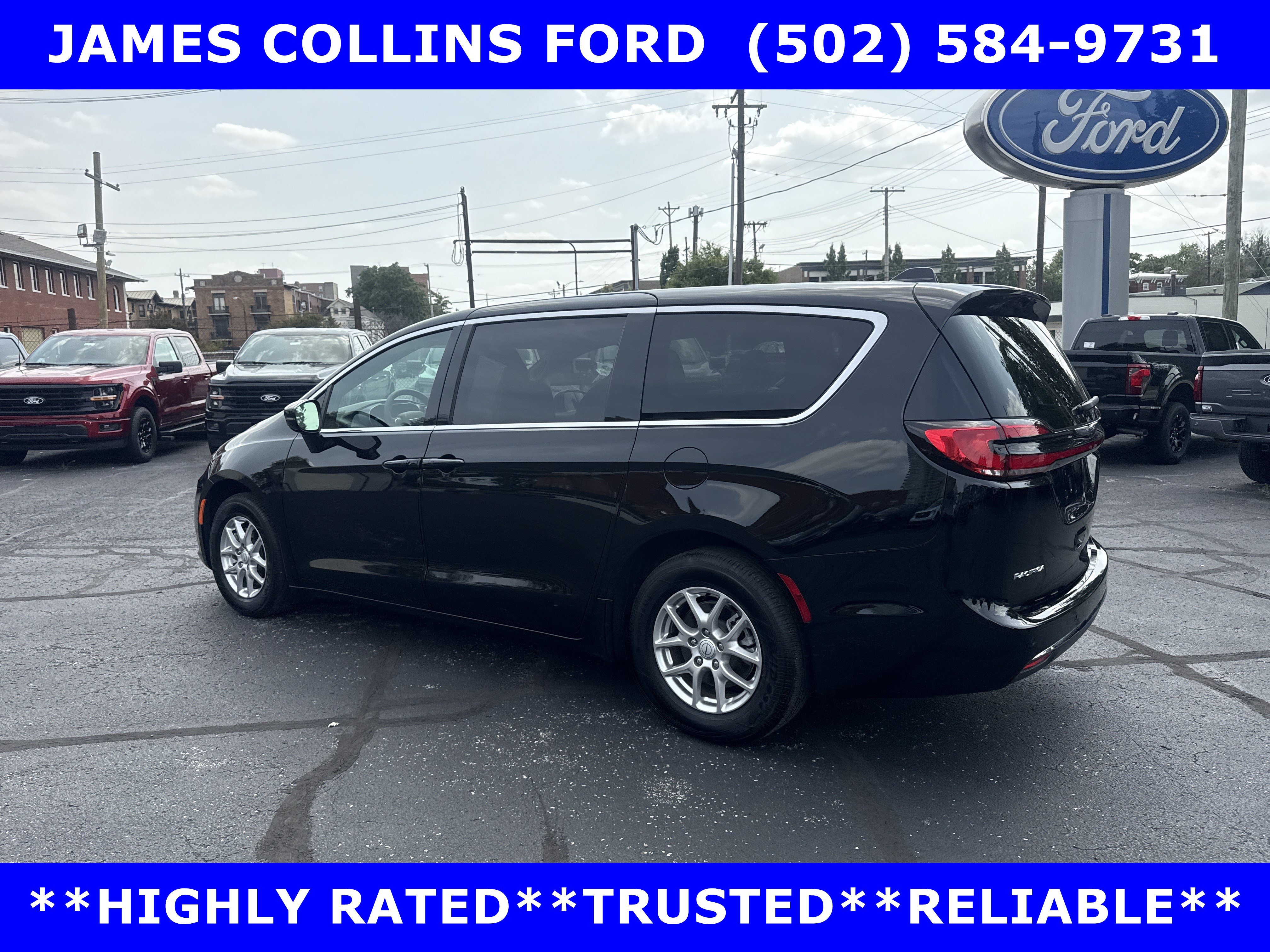 Used 2025 Chrysler Pacifica Select FWD image 9